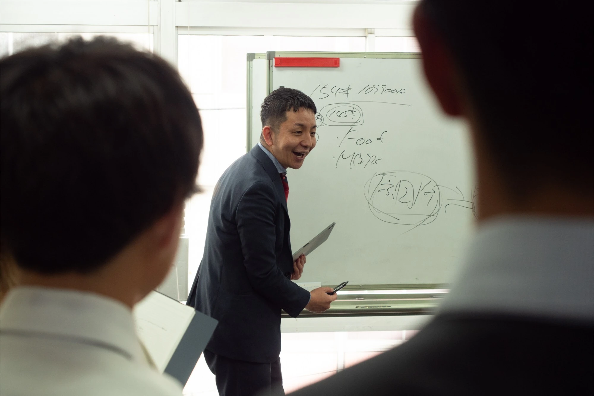 仕事の重要なポイントはワクワクすることだとの考えで、一緒に楽しく仕事に取り組める正社員を募集